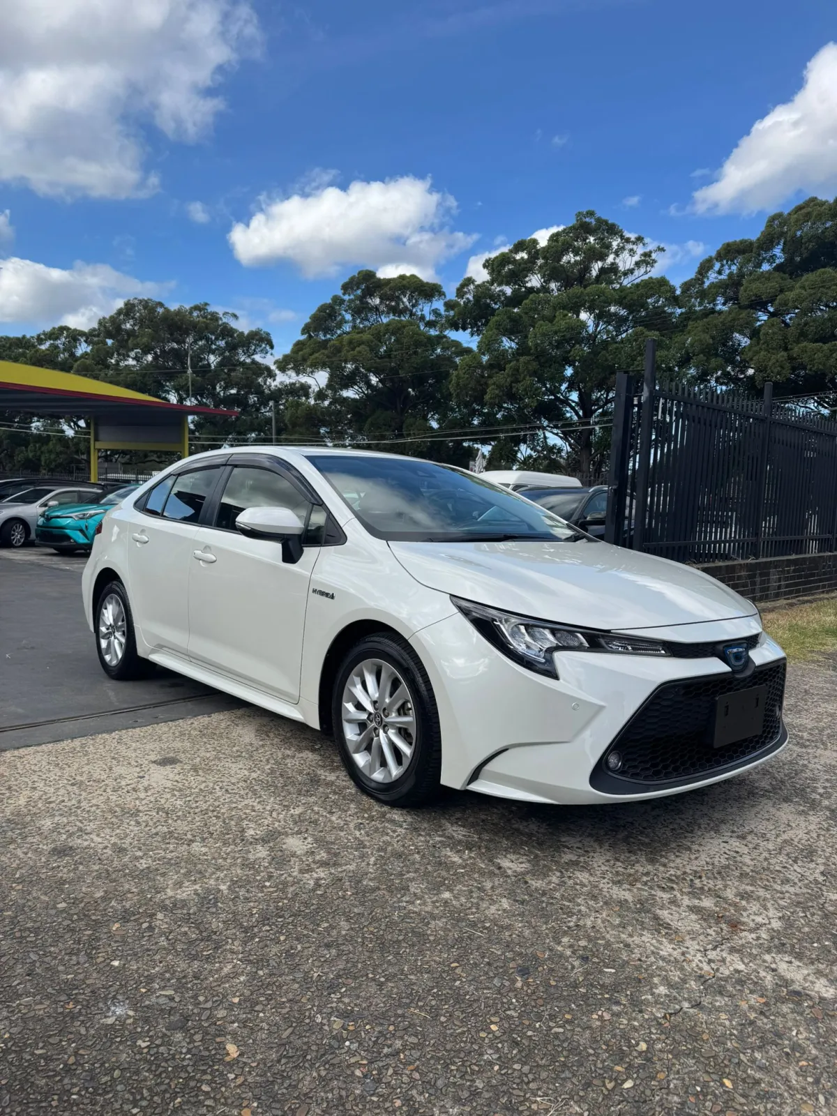 Toyota Corolla Hybrid Sedan 2020 โ photo 1