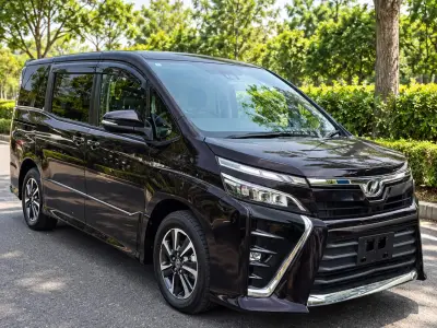🚘 Toyota Voxy Kirameki 2019 Welcab